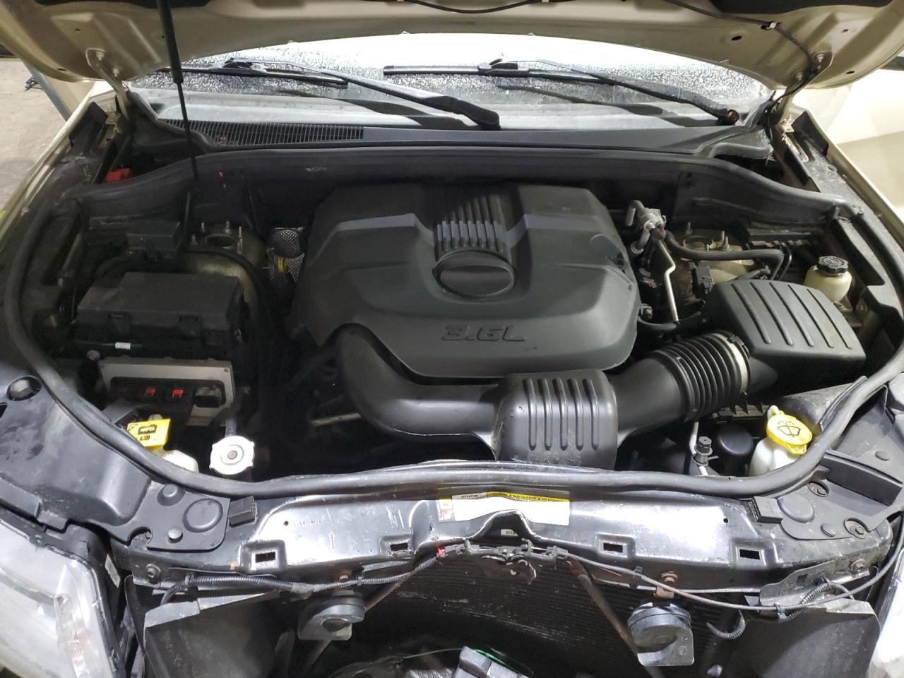 2011 Jeep Grand Cherokee - Image 12