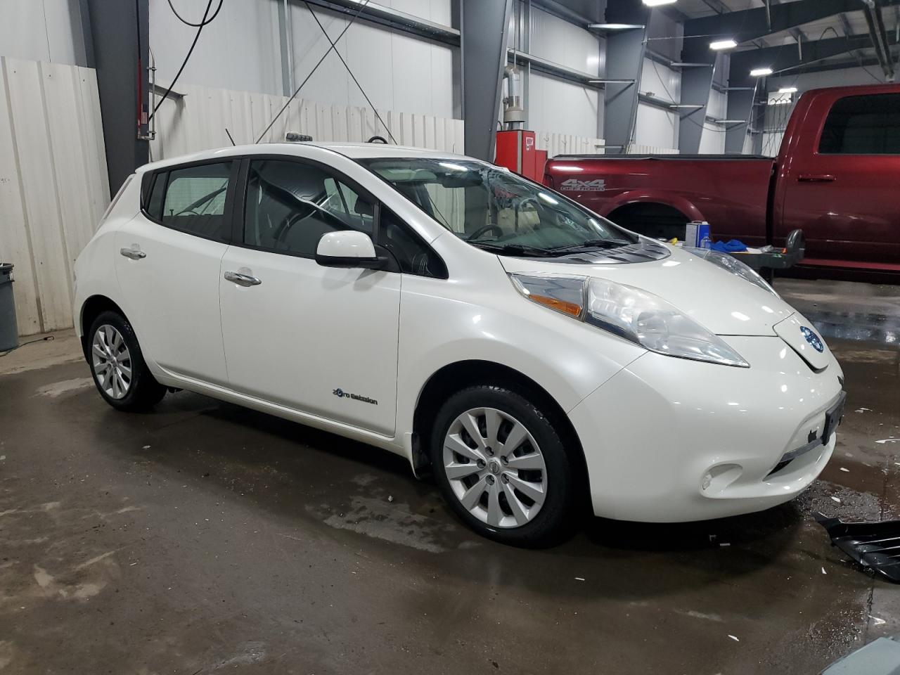 2015 Nissan Leaf - Image 4