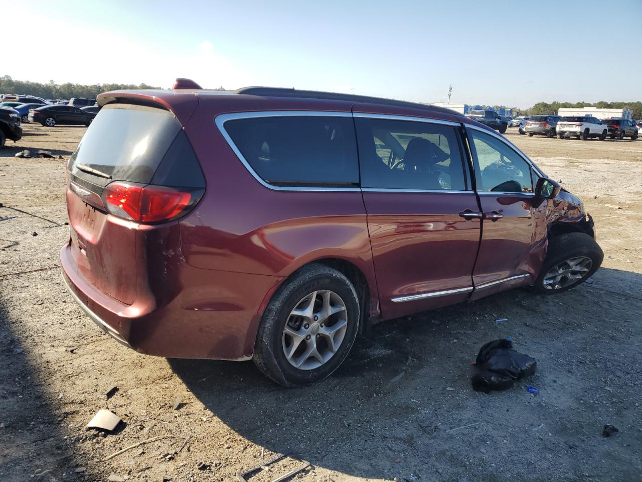 2017 Chrysler Pacifica - Image 3
