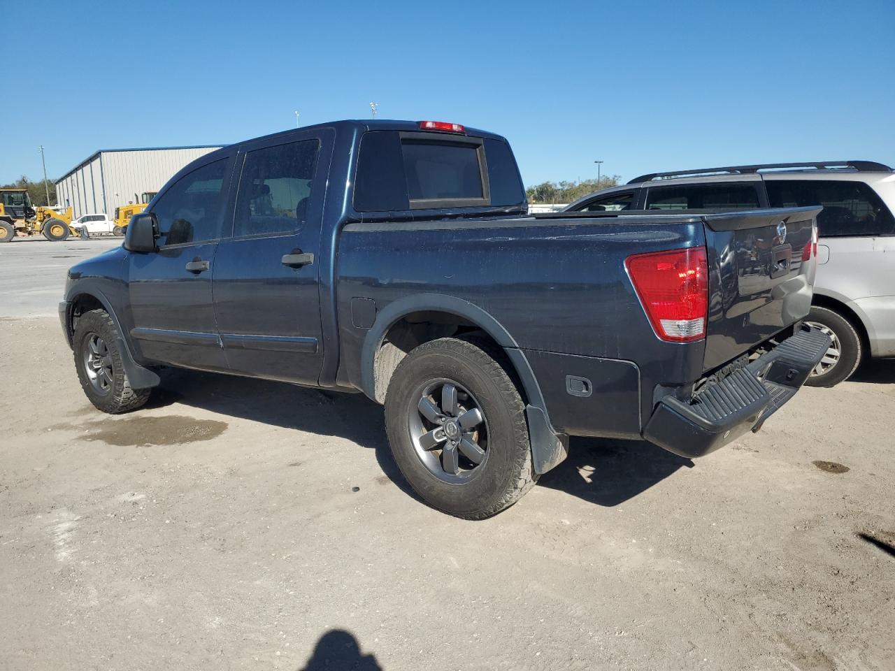 2014 Nissan Titan - Image 2