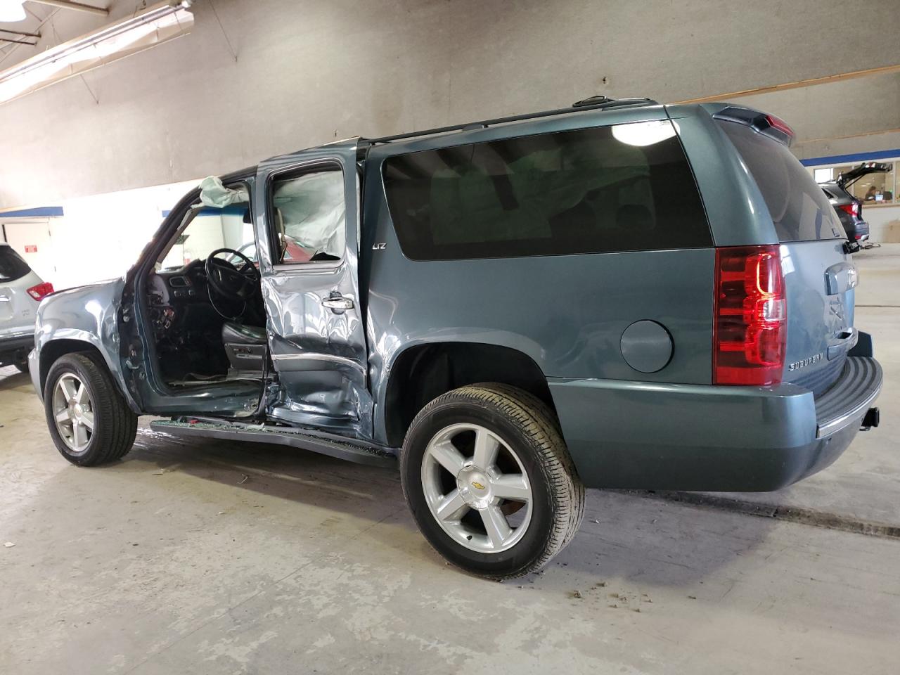 2009 Chevrolet Suburban - Image 2