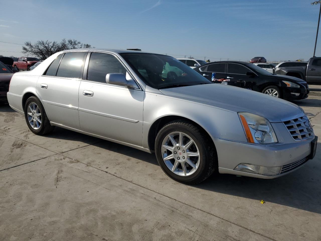 2010 Cadillac DTS - Image 4
