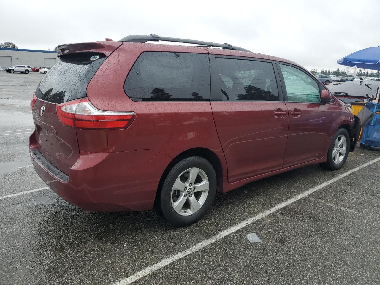 2018 Toyota Sienna - Image 3