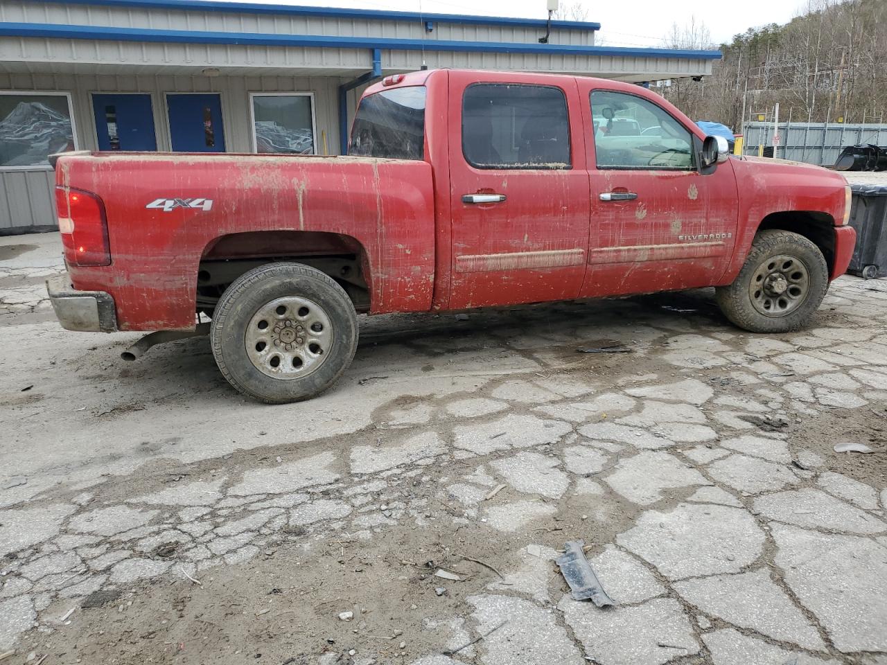 2009 Chevrolet Silverado - Image 3