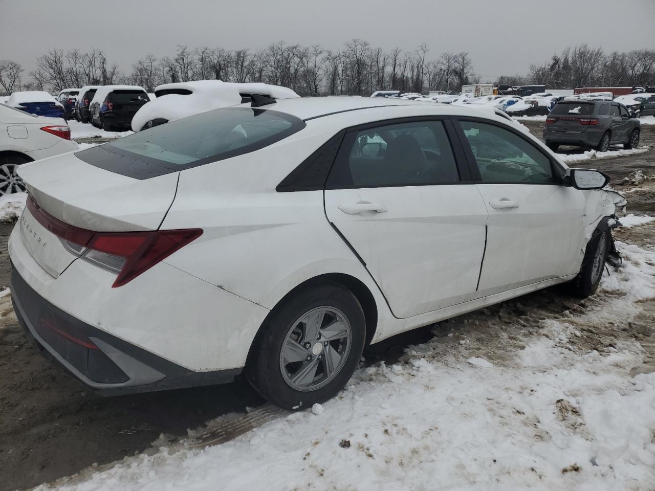 2024 Hyundai Elantra - Image 3