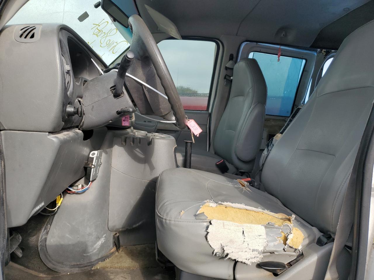 2005 Ford Econoline - Image 7