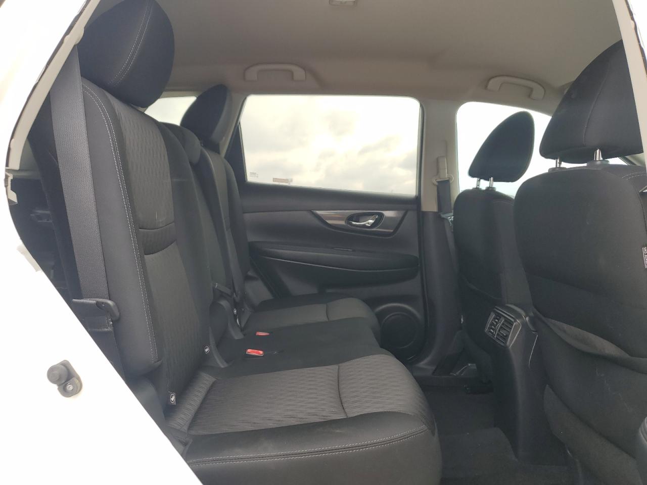 KNMAT2MT1HP571365 NISSAN ROGUE 2017