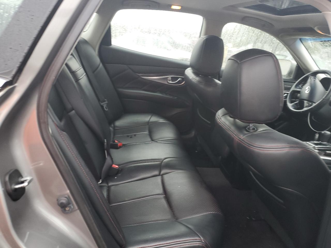 2012 Infiniti M - Image 10