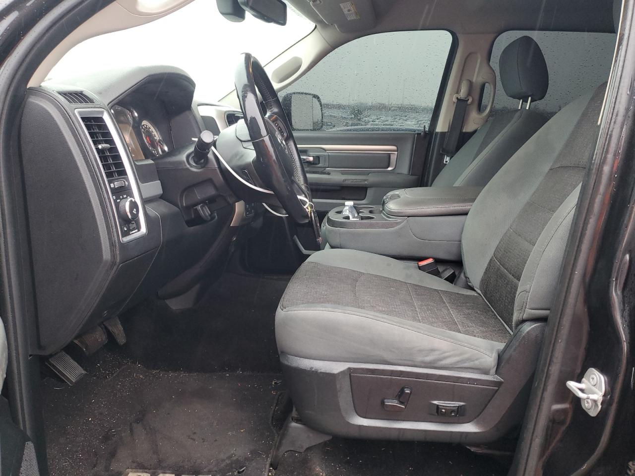 2016 RAM 1500 - Image 7