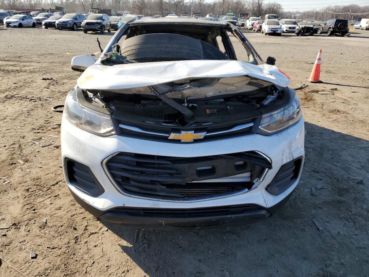 KL7CJKSB8JB613393 CHEVROLET TRAX 2018