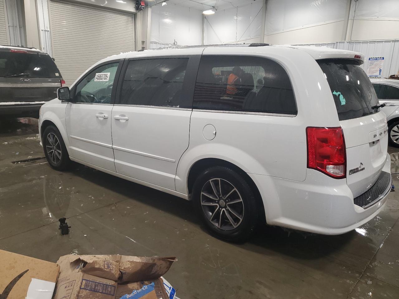 2017 Dodge Caravan - Image 2