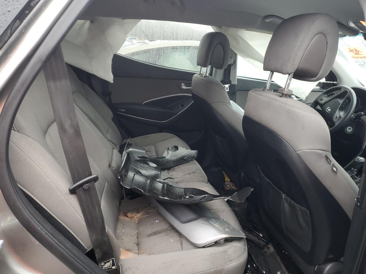 2017 Hyundai Santa Fe - Image 11