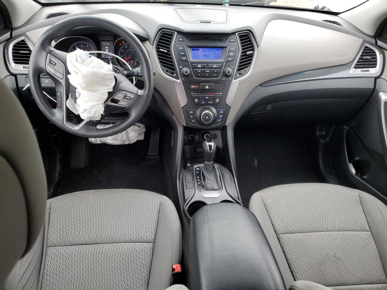 2016 Hyundai Santa Fe - Image 8