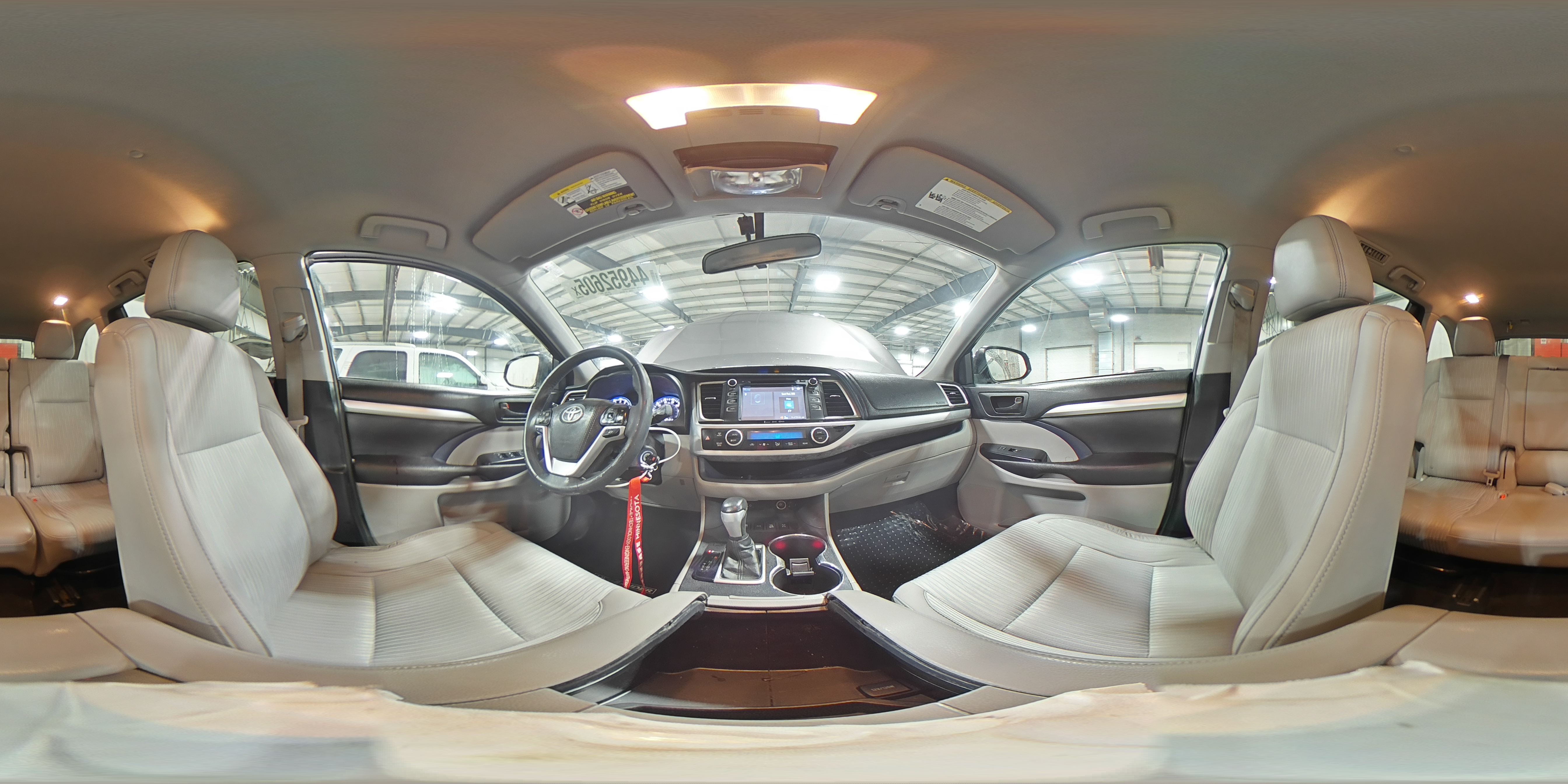 2016 Toyota Highlander - Image 16