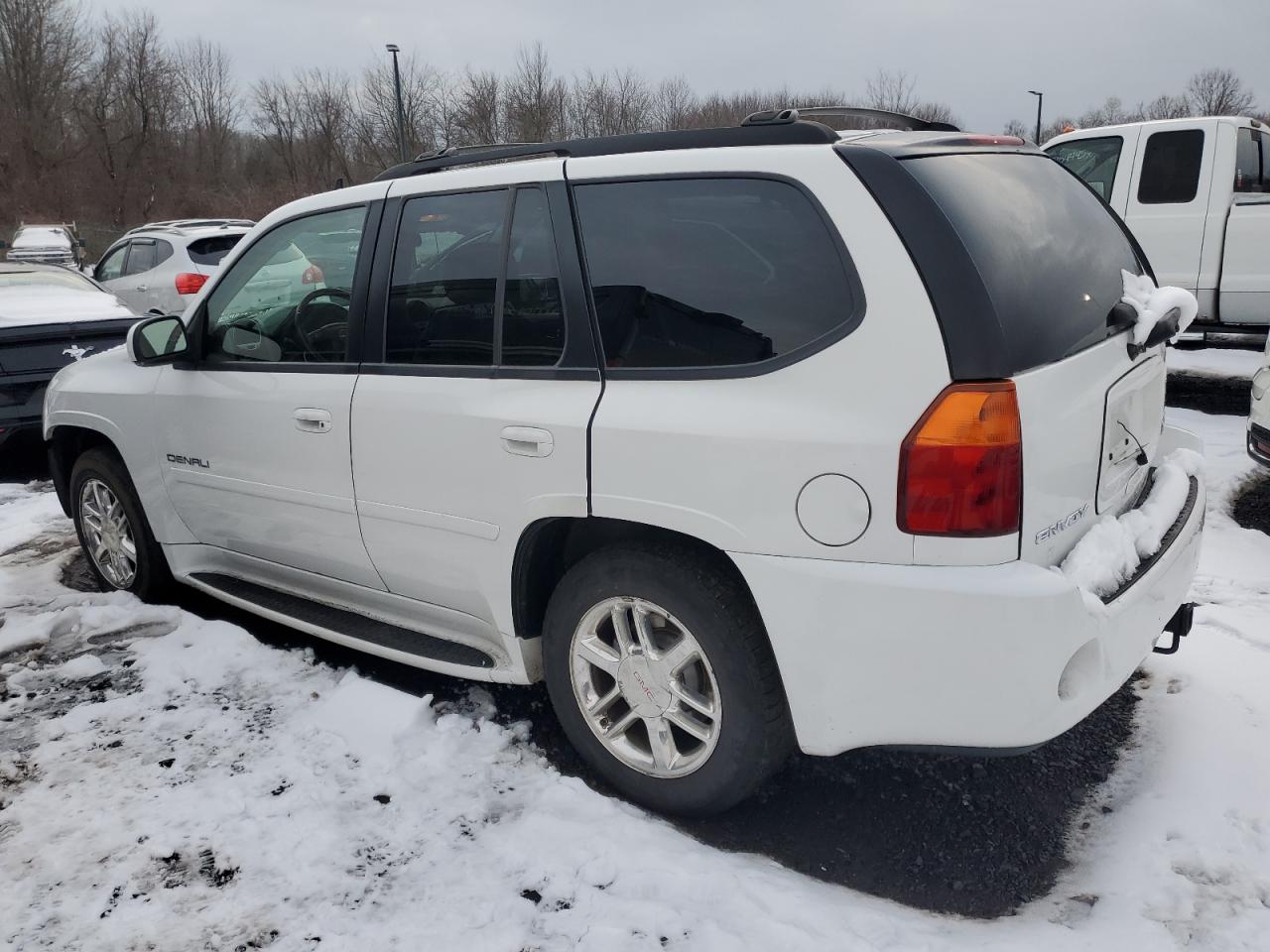 2007 GMC Envoy - Image 2