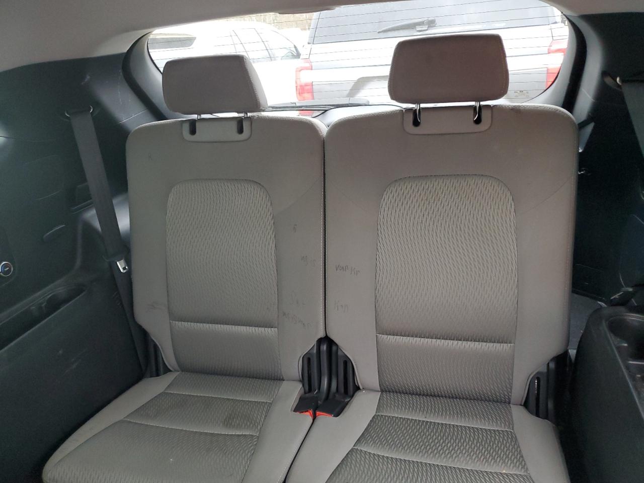 2016 Hyundai Santa Fe - Image 13