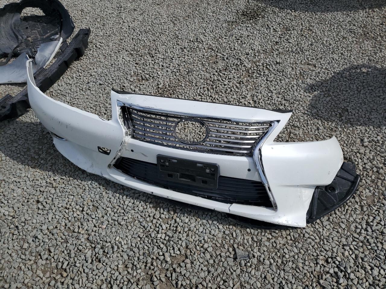 2013 Lexus ES - Image 12