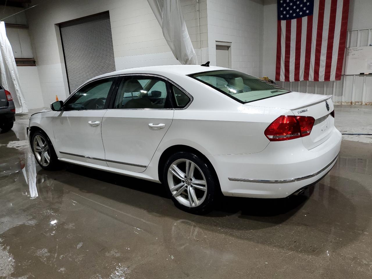 2014 Volkswagen Passat - Image 2