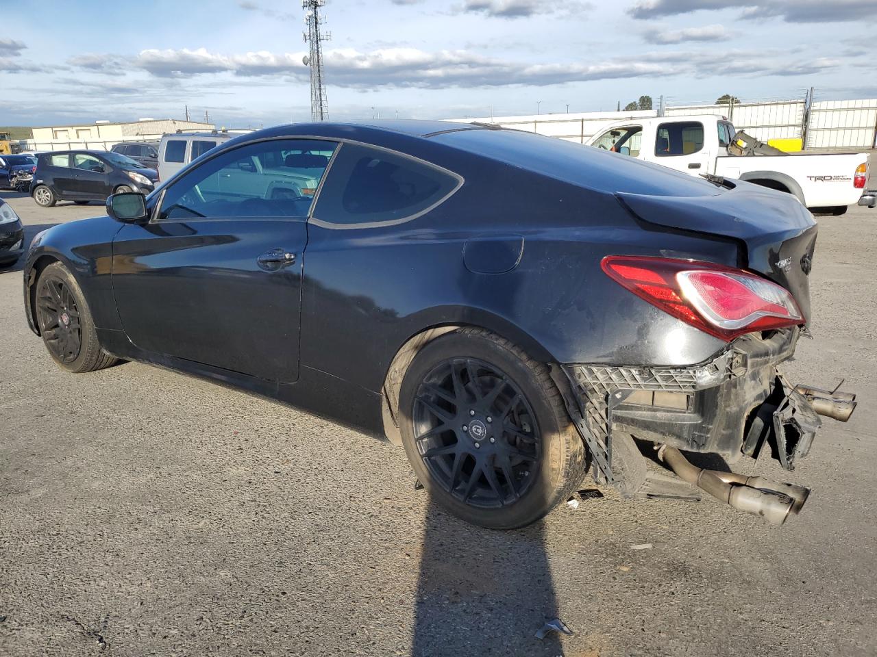 2013 Hyundai Genesis - Image 2