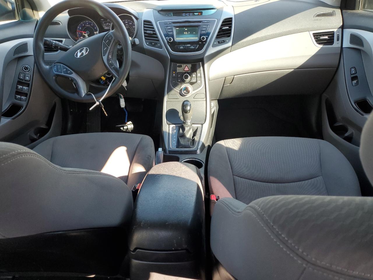 2015 Hyundai Elantra - Image 8