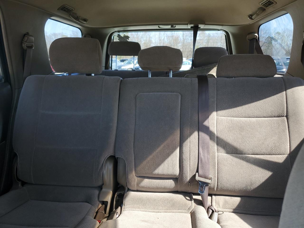 2004 Toyota Sequoia - Image 10