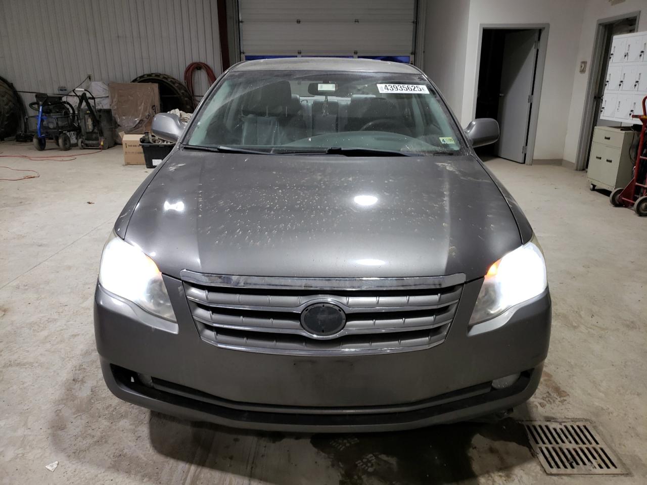 2006 Toyota Avalon - Image 5