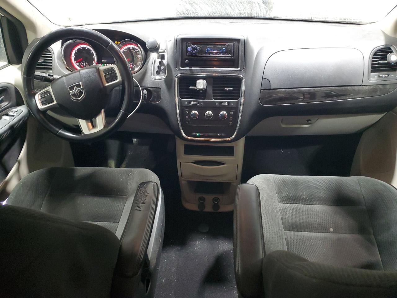 2015 Dodge Caravan - Image 8
