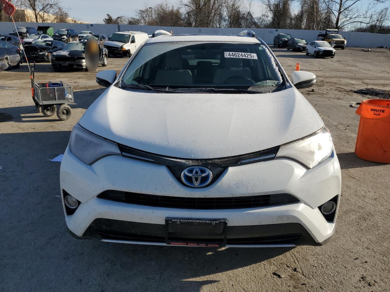 2016 Toyota RAV 4 - Image 5