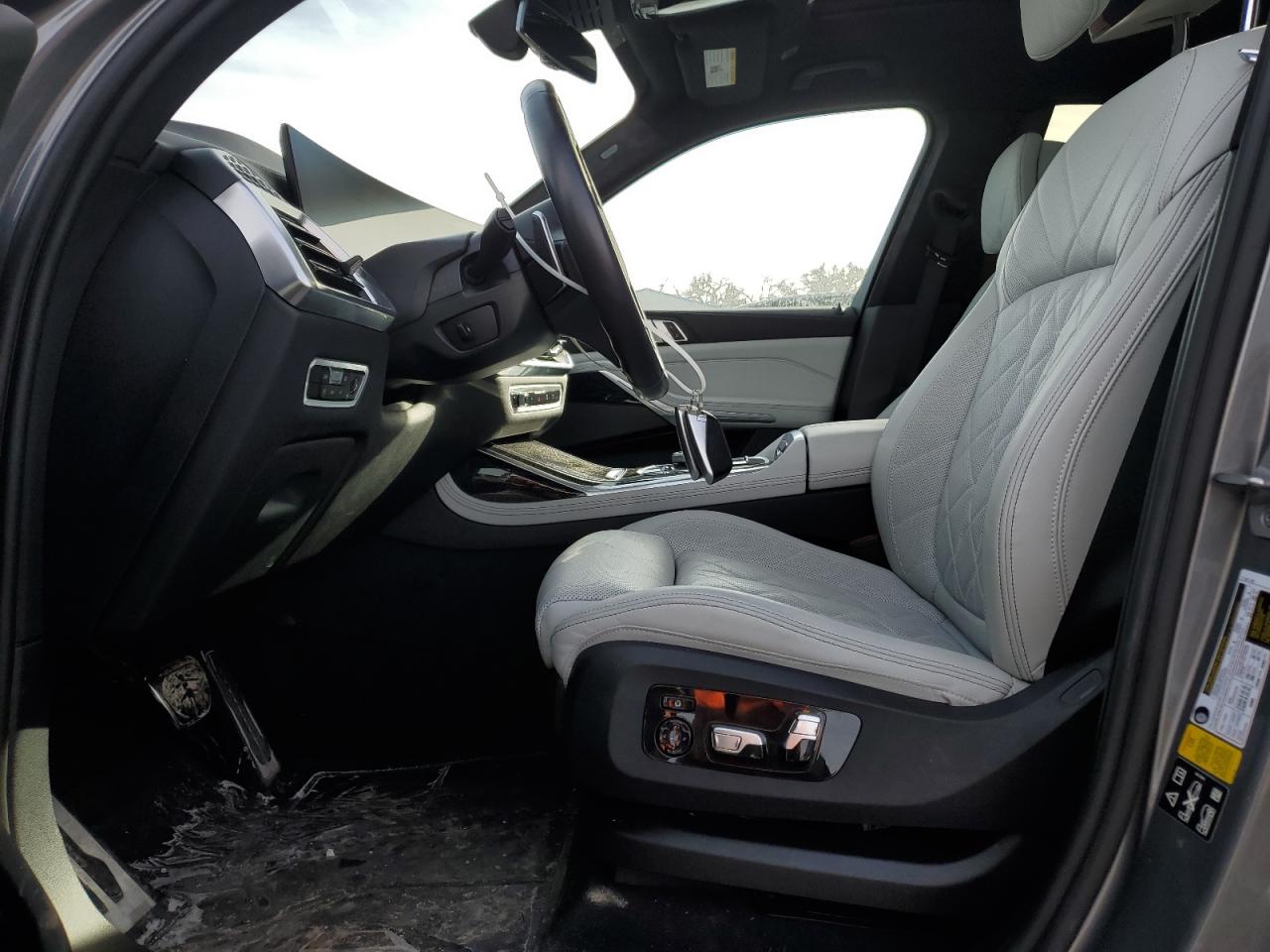 2023 BMW X7 - Image 7