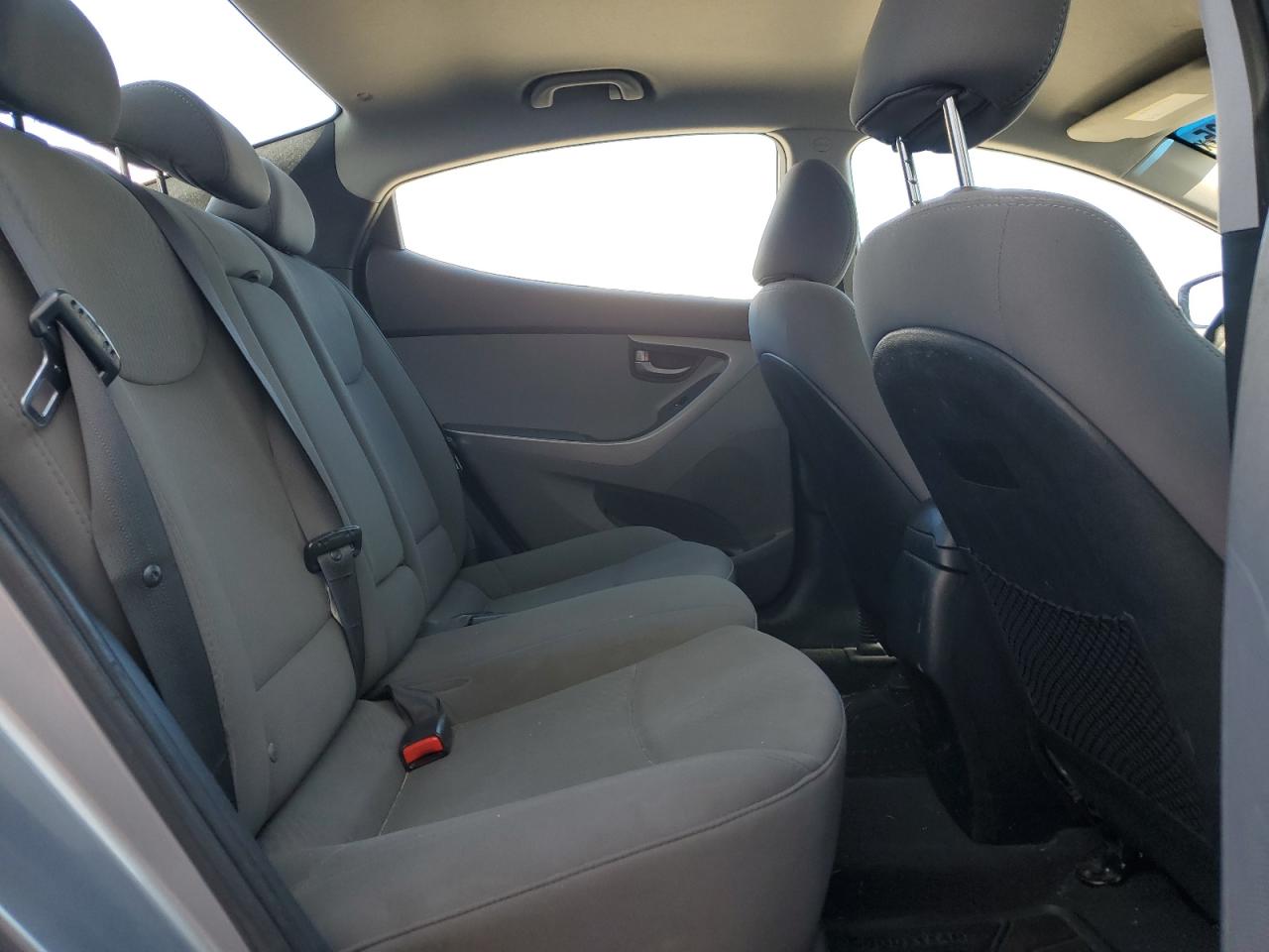 2016 Hyundai Elantra - Image 10