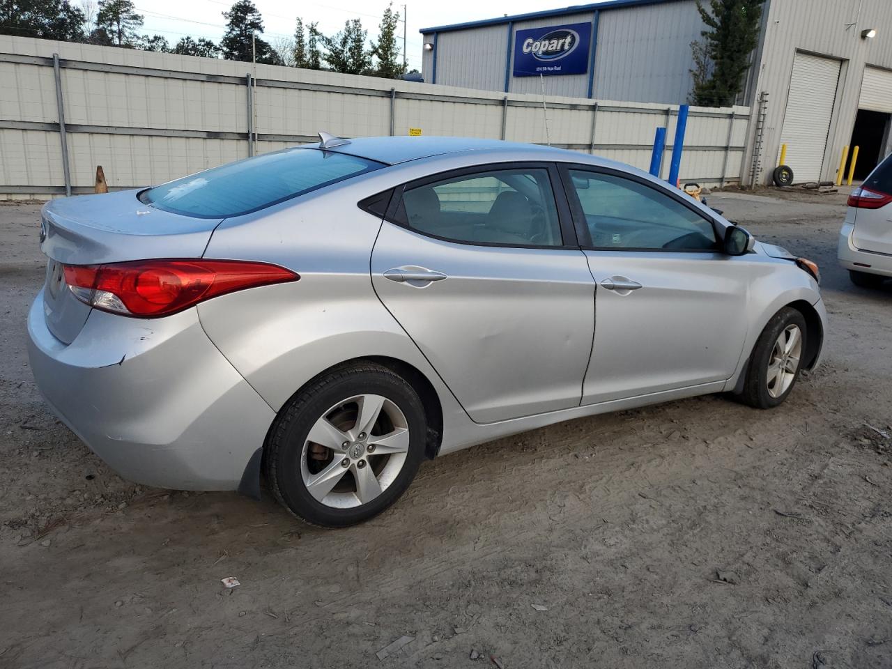 2012 Hyundai Elantra - Image 3