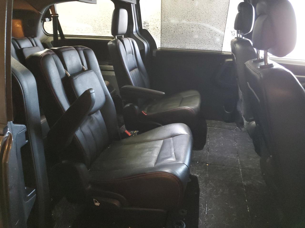 2019 Dodge Caravan - Image 11