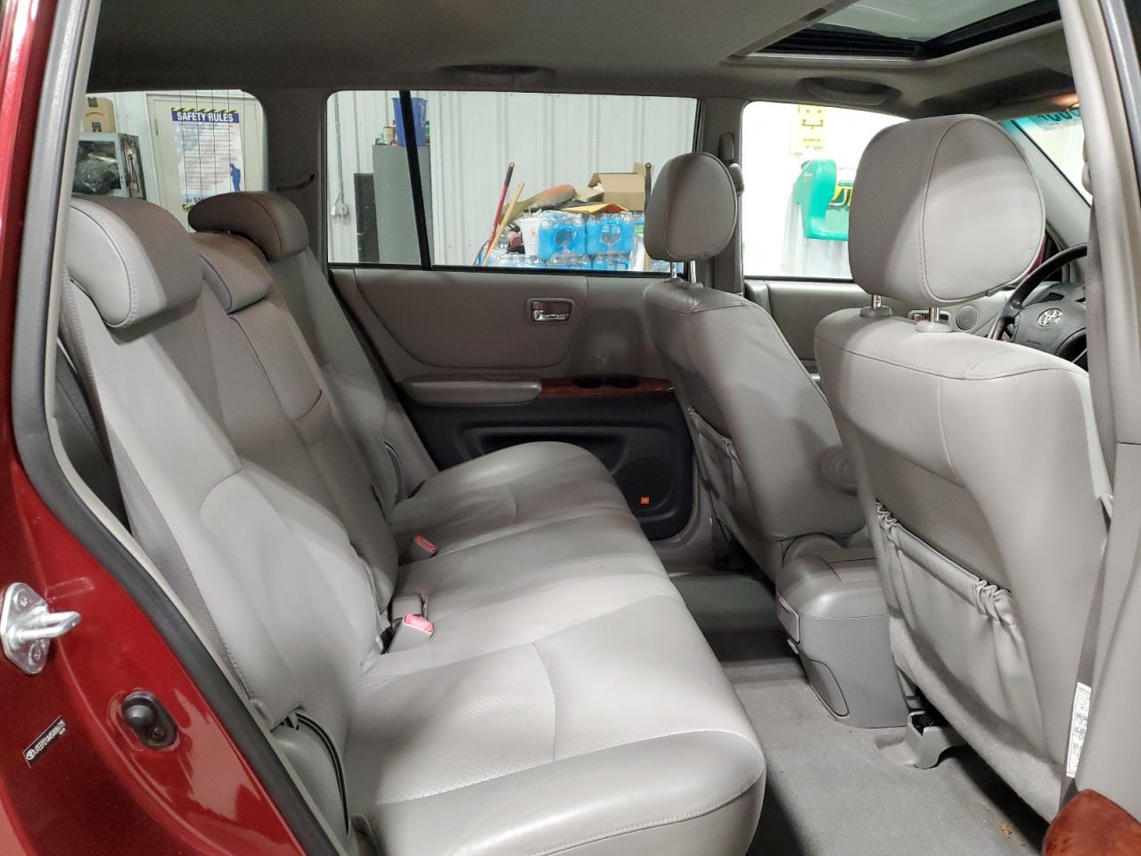 2005 Toyota Highlander - Image 11