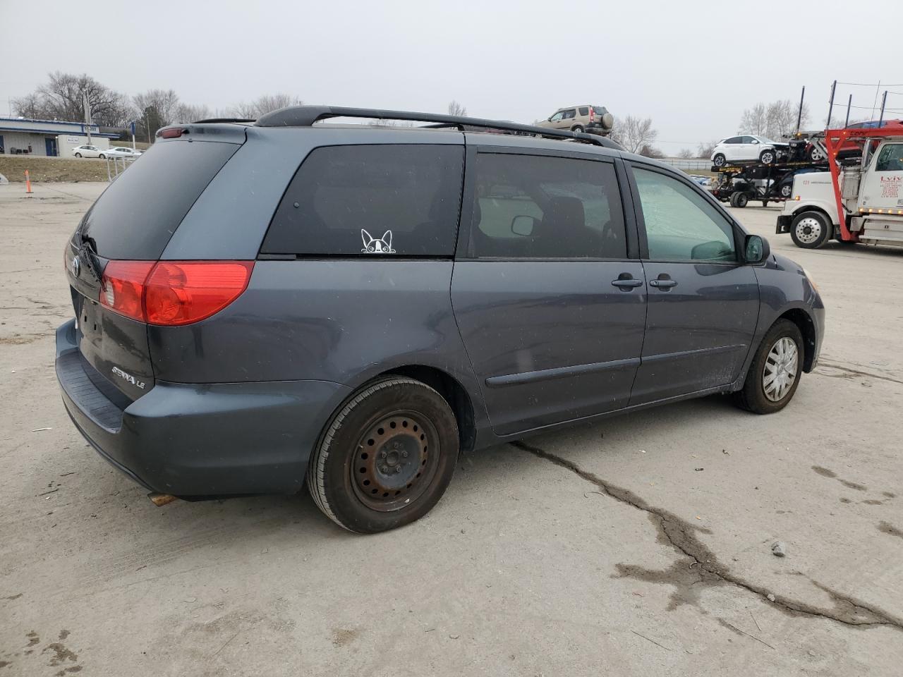 2009 Toyota Sienna - Image 3