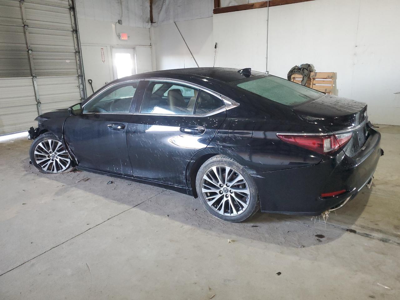 2019 Lexus ES - Image 2
