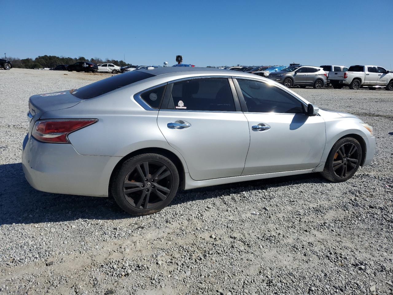 2015 Nissan Altima - Image 3