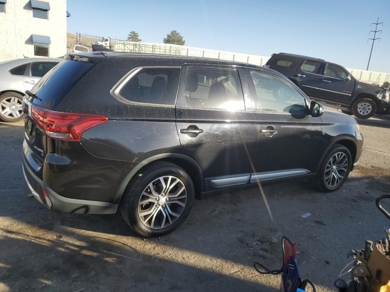 2018 Mitsubishi Outlander - Image 3