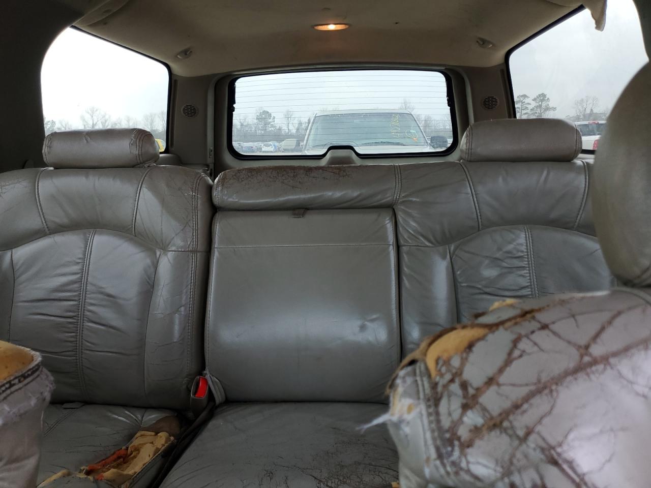 2002 Chevrolet Suburban - Image 10
