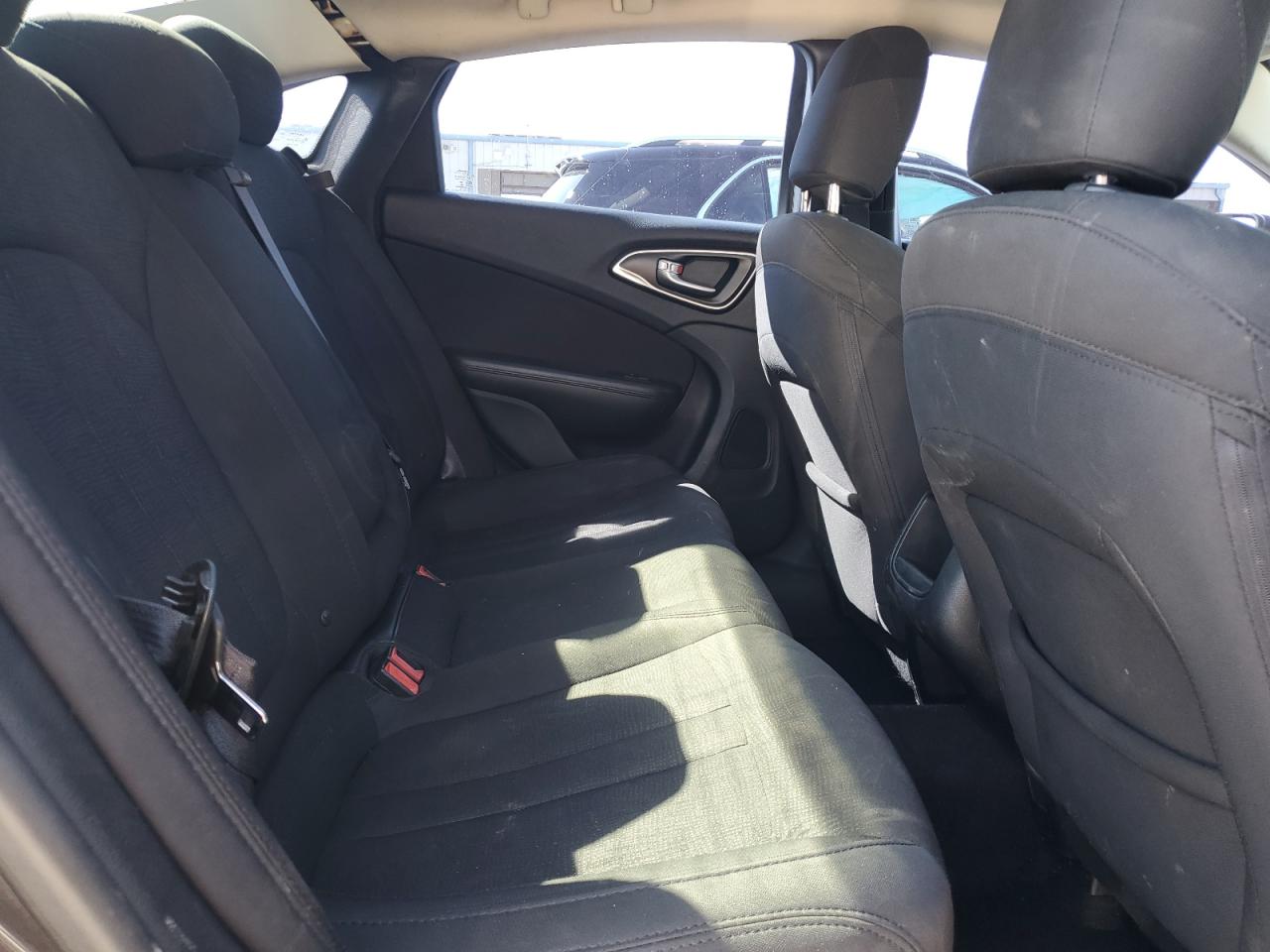 2015 Chrysler 200 - Image 10