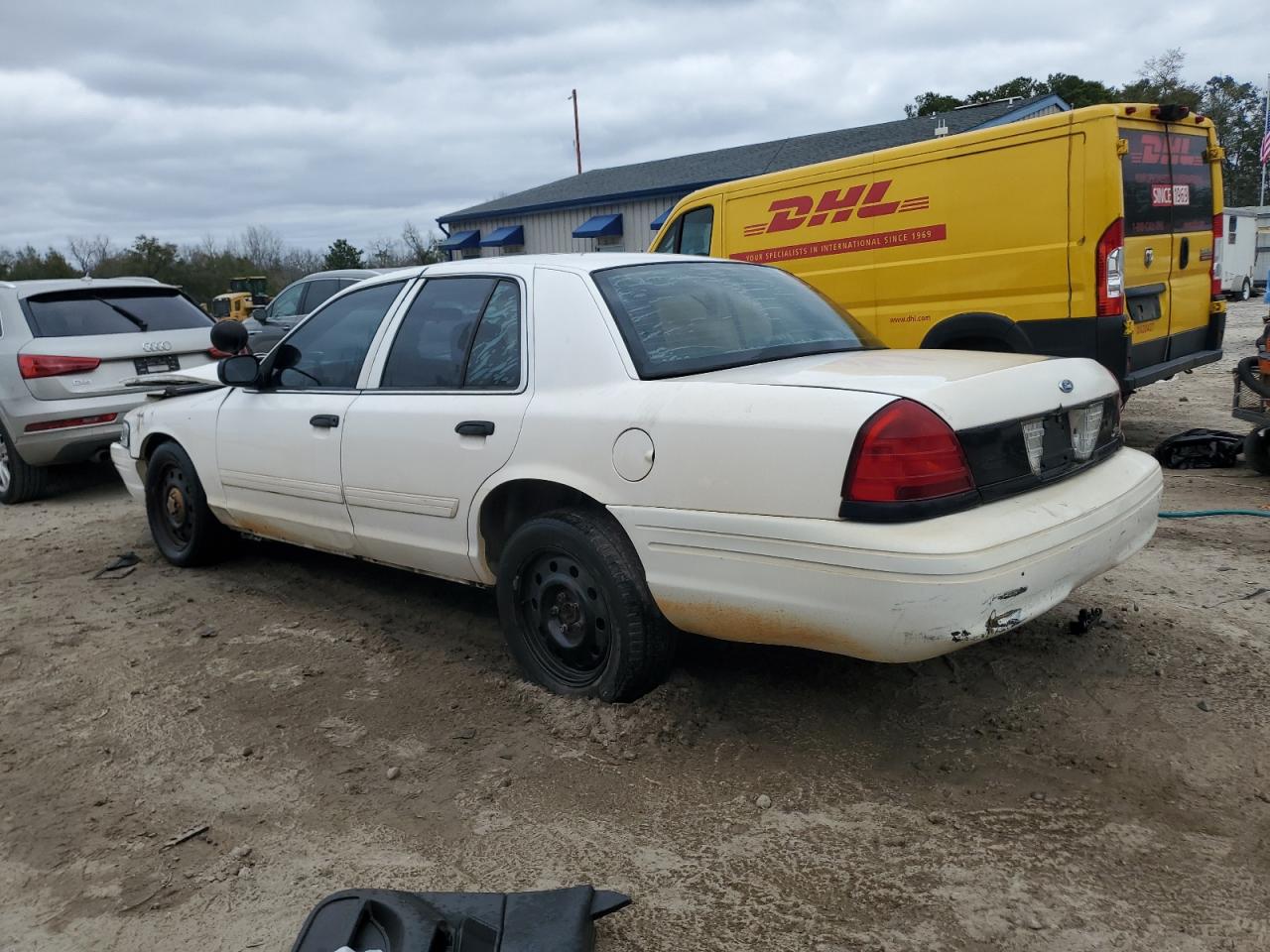 2010 Ford Crown Victoria - Image 2