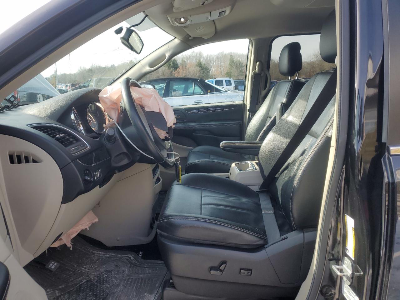 2015 Chrysler Town & Country - Image 7