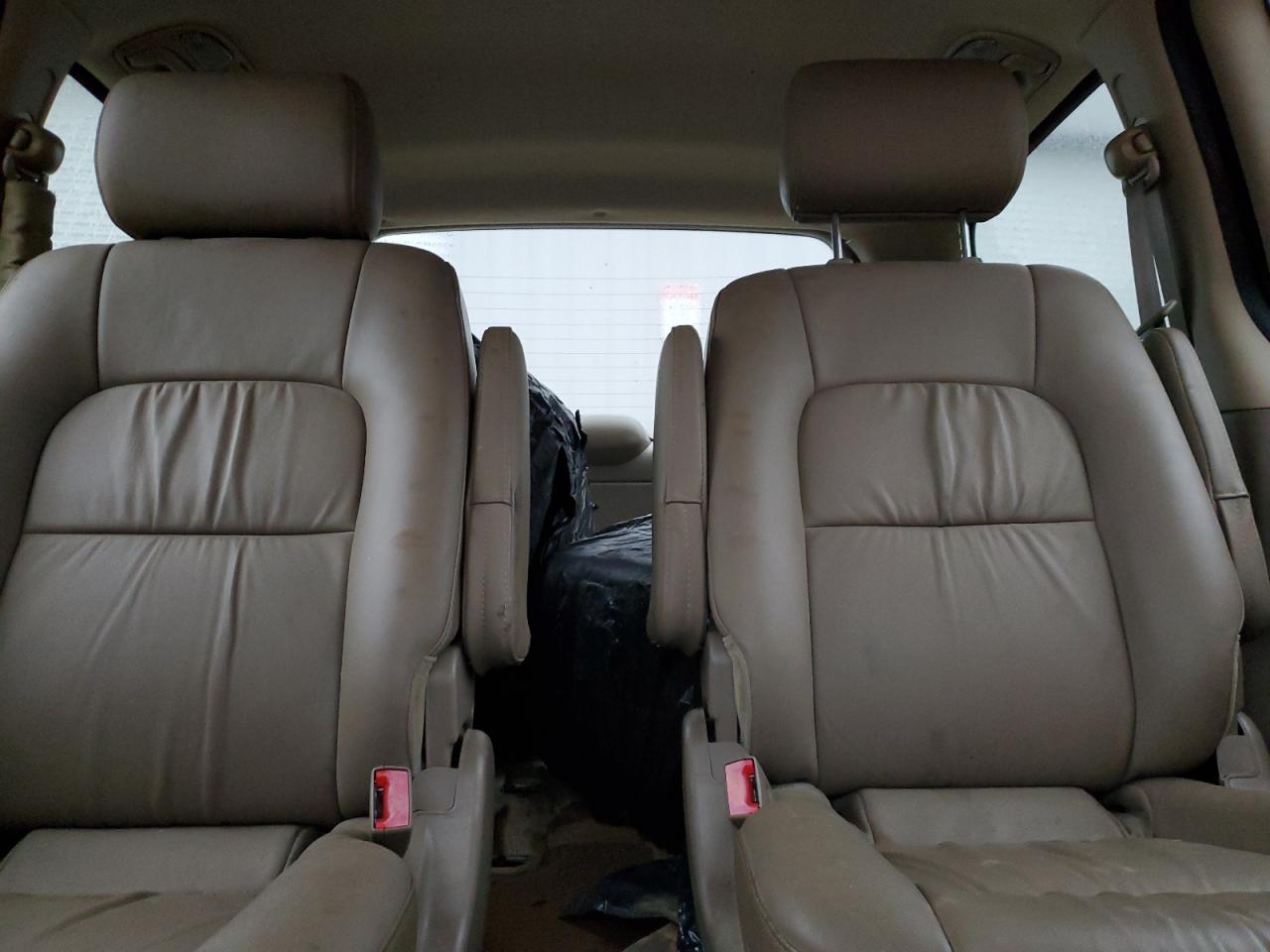 2003 Kia Sedona - Image 10