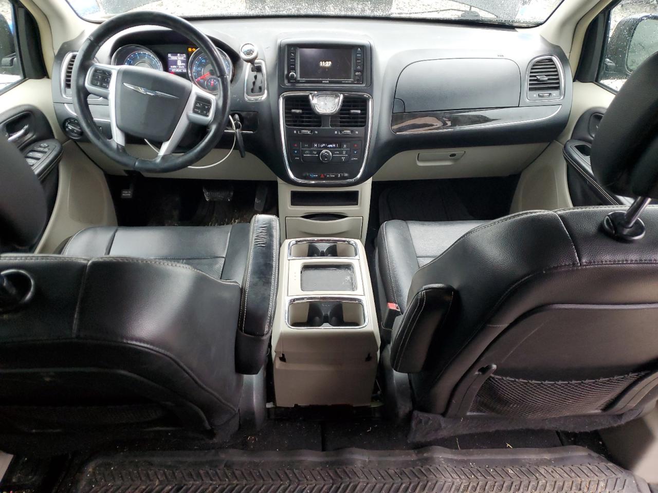 2012 Chrysler Town & Country - Image 8
