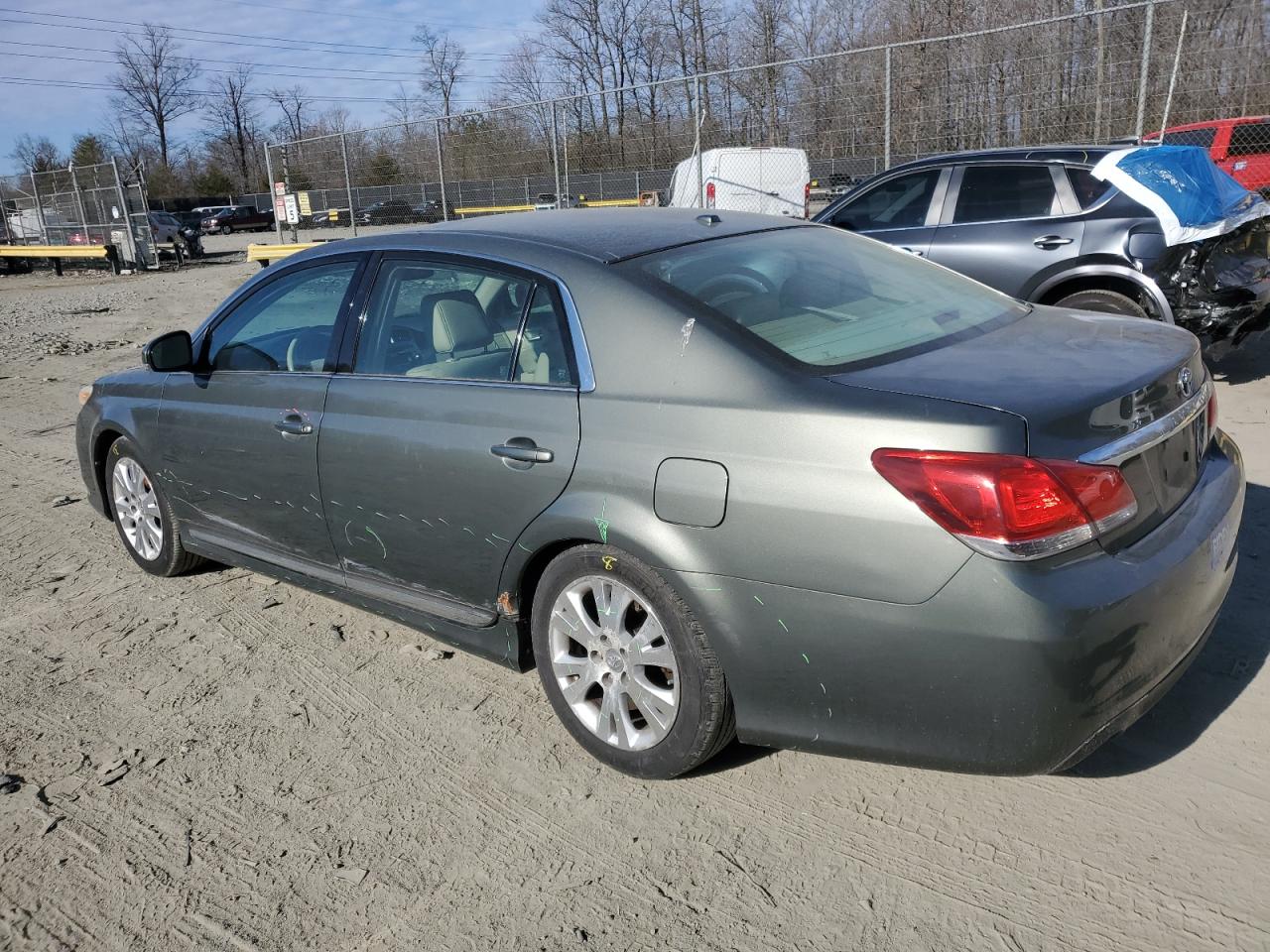 2011 Toyota Avalon - Image 2