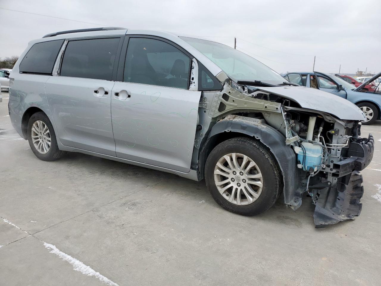 2011 Toyota Sienna - Image 4