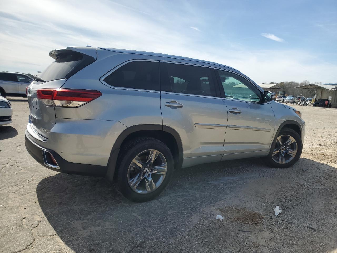 2019 Toyota Highlander - Image 3