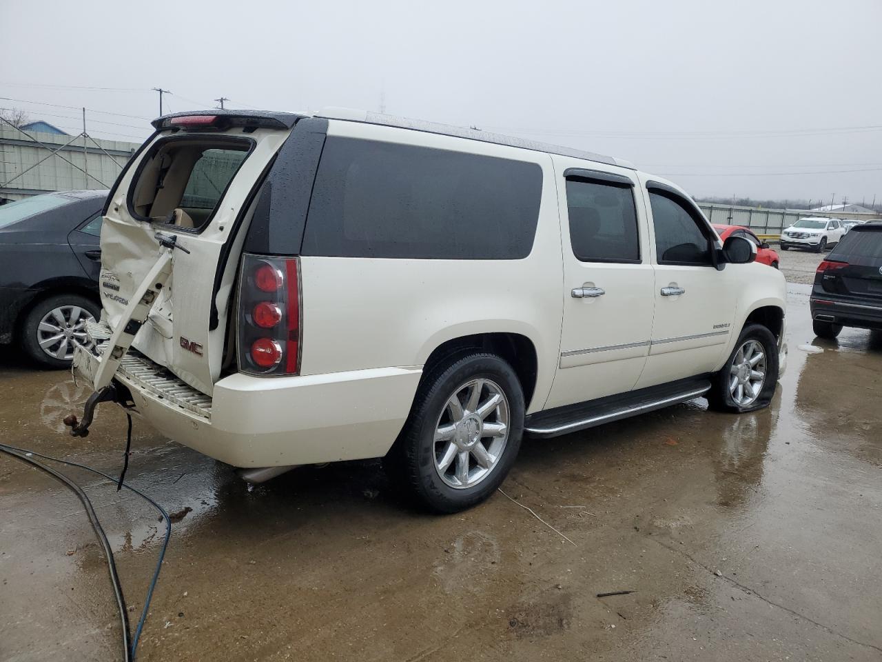 2011 GMC Yukon - Image 3