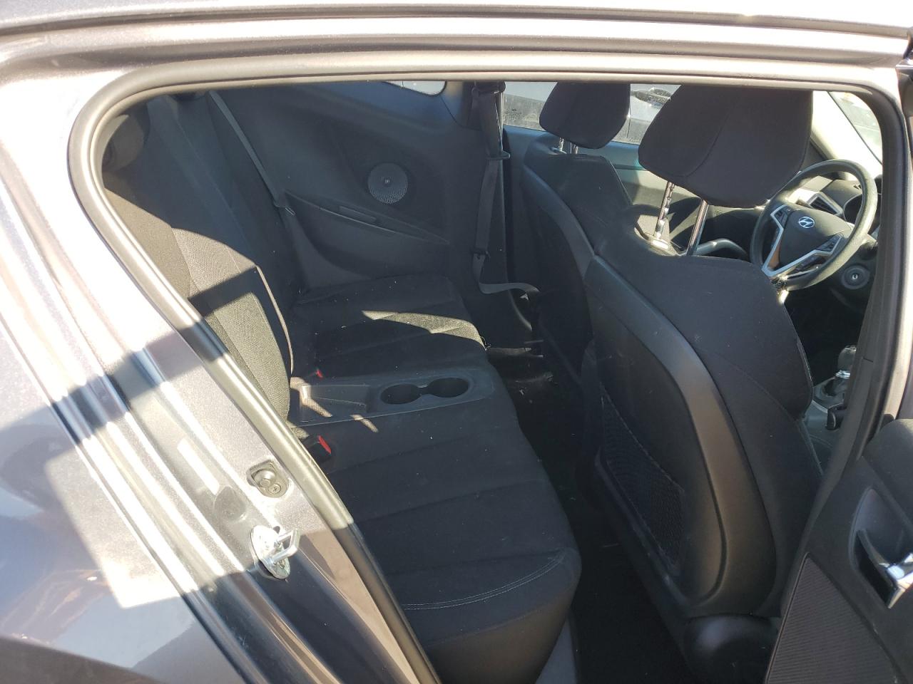 2013 Hyundai Veloster - Image 10