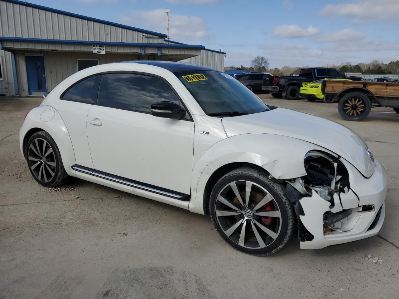 2013 Volkswagen Beetle - Image 4
