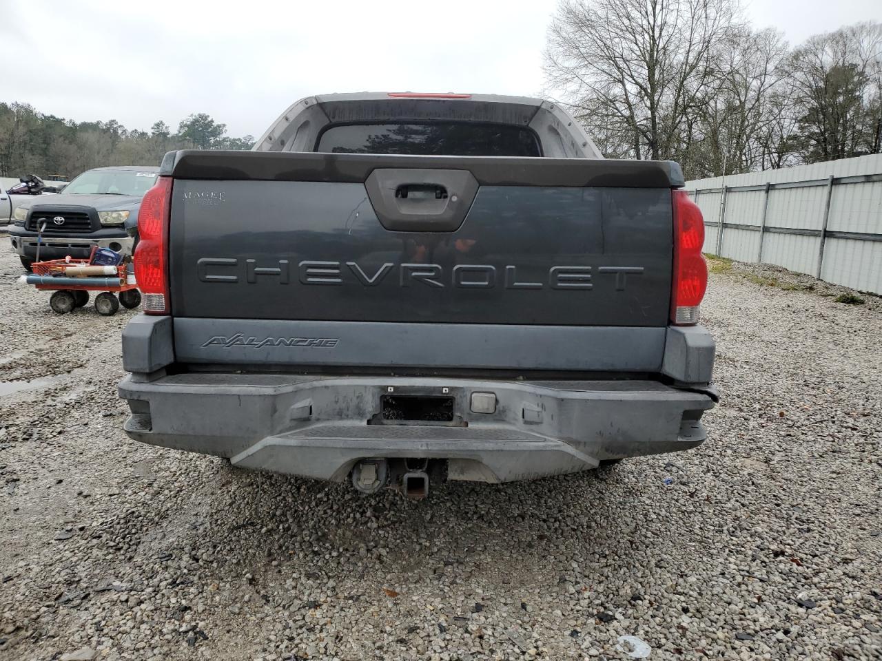 2003 Chevrolet Avalanche - Image 6